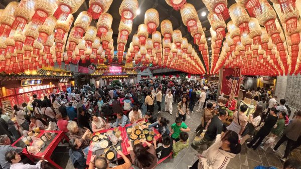 怎么配资炒配资网 人气旺带动消费火 假期市场活力足